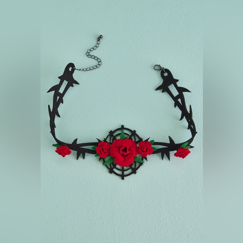 Earthbound Thorned Rose Choker Necklace Nwt 16$